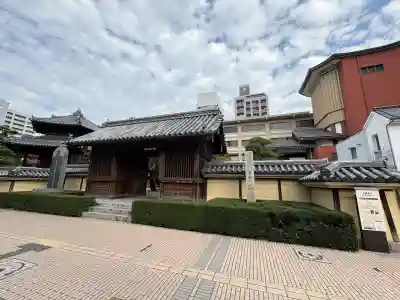 東長寺の山門・神門
