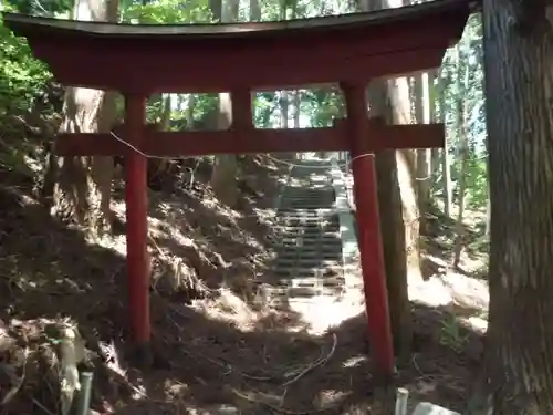 鍬ヶ崎不動尊（現日の出町不動尊）の鳥居