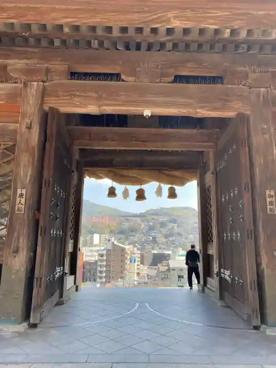 鎮西大社諏訪神社の{uncategorized: "未分類", other: "その他", undefined: "問題あり", building: "その他建物", grave: "お墓", sacred_gate: "鳥居", guardian: "狛犬", statue: "像", buddha: "仏像", history: "歴史", nature: "自然", garden: "庭園", animal: "動物", pagoda: "塔", temizu: "手水舎", mountain_gate: "山門・神門", sanctuary: "本殿・本堂", subordinate: "末社・摂社", art: "芸術", scenery: "景色", jizo: "地蔵", ema: "絵馬", goshuin: "御朱印", omikuji: "おみくじ", items: "授与品その他", amulet: "お守り", goshuincho: "御朱印帳", eats: "食事", festival: "お祭り", votive_dance: "神楽", shichigosan: "七五三参", wedding: "結婚式", experience: "体験その他", initially: "初詣", around: "周辺", anti_infection: "感染症対策"}