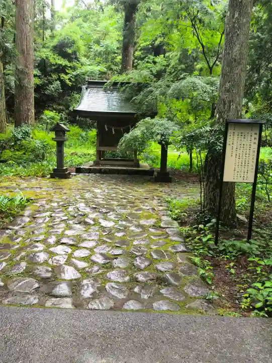 小國神社の{uncategorized: "未分類", other: "その他", undefined: "問題あり", building: "その他建物", grave: "お墓", sacred_gate: "鳥居", guardian: "狛犬", statue: "像", buddha: "仏像", history: "歴史", nature: "自然", garden: "庭園", animal: "動物", pagoda: "塔", temizu: "手水舎", mountain_gate: "山門・神門", sanctuary: "本殿・本堂", subordinate: "末社・摂社", art: "芸術", scenery: "景色", jizo: "地蔵", ema: "絵馬", goshuin: "御朱印", omikuji: "おみくじ", items: "授与品その他", amulet: "お守り", goshuincho: "御朱印帳", eats: "食事", festival: "お祭り", votive_dance: "神楽", shichigosan: "七五三参", wedding: "結婚式", experience: "体験その他", initially: "初詣", around: "周辺", anti_infection: "感染症対策"}