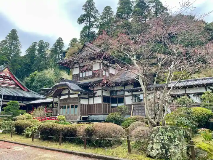 本漸寺の{uncategorized: "未分類", other: "その他", undefined: "問題あり", building: "その他建物", grave: "お墓", sacred_gate: "鳥居", guardian: "狛犬", statue: "像", buddha: "仏像", history: "歴史", nature: "自然", garden: "庭園", animal: "動物", pagoda: "塔", temizu: "手水舎", mountain_gate: "山門・神門", sanctuary: "本殿・本堂", subordinate: "末社・摂社", art: "芸術", scenery: "景色", jizo: "地蔵", ema: "絵馬", goshuin: "御朱印", omikuji: "おみくじ", items: "授与品その他", amulet: "お守り", goshuincho: "御朱印帳", eats: "食事", festival: "お祭り", votive_dance: "神楽", shichigosan: "七五三参", wedding: "結婚式", experience: "体験その他", initially: "初詣", around: "周辺", anti_infection: "感染症対策"}