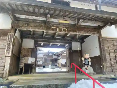 瑠璃寺の{uncategorized: "未分類", other: "その他", undefined: "問題あり", building: "その他建物", grave: "お墓", sacred_gate: "鳥居", guardian: "狛犬", statue: "像", buddha: "仏像", history: "歴史", nature: "自然", garden: "庭園", animal: "動物", pagoda: "塔", temizu: "手水舎", mountain_gate: "山門・神門", sanctuary: "本殿・本堂", subordinate: "末社・摂社", art: "芸術", scenery: "景色", jizo: "地蔵", ema: "絵馬", goshuin: "御朱印", omikuji: "おみくじ", items: "授与品その他", amulet: "お守り", goshuincho: "御朱印帳", eats: "食事", festival: "お祭り", votive_dance: "神楽", shichigosan: "七五三参", wedding: "結婚式", experience: "体験その他", initially: "初詣", around: "周辺", anti_infection: "感染症対策"}