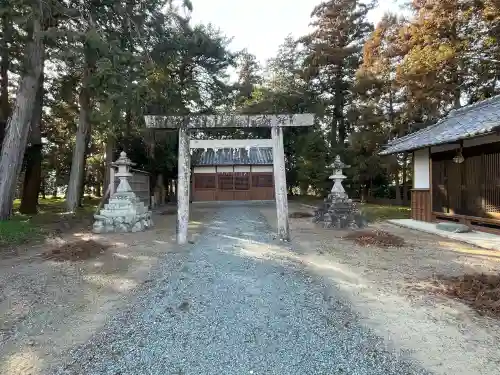 満賀里神社の{uncategorized: "未分類", other: "その他", undefined: "問題あり", building: "その他建物", grave: "お墓", sacred_gate: "鳥居", guardian: "狛犬", statue: "像", buddha: "仏像", history: "歴史", nature: "自然", garden: "庭園", animal: "動物", pagoda: "塔", temizu: "手水舎", mountain_gate: "山門・神門", sanctuary: "本殿・本堂", subordinate: "末社・摂社", art: "芸術", scenery: "景色", jizo: "地蔵", ema: "絵馬", goshuin: "御朱印", omikuji: "おみくじ", items: "授与品その他", amulet: "お守り", goshuincho: "御朱印帳", eats: "食事", festival: "お祭り", votive_dance: "神楽", shichigosan: "七五三参", wedding: "結婚式", experience: "体験その他", initially: "初詣", around: "周辺", anti_infection: "感染症対策"}