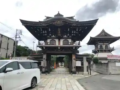 萬満寺の山門・神門