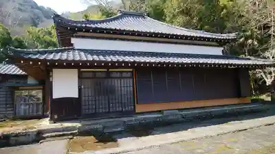 徳楽寺の本殿・本堂