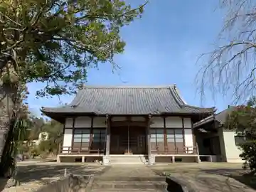 新興寺の本殿・本堂