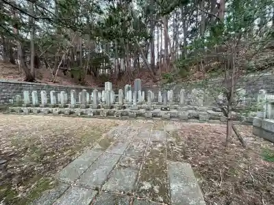 函館護國神社の{uncategorized: "未分類", other: "その他", undefined: "問題あり", building: "その他建物", grave: "お墓", sacred_gate: "鳥居", guardian: "狛犬", statue: "像", buddha: "仏像", history: "歴史", nature: "自然", garden: "庭園", animal: "動物", pagoda: "塔", temizu: "手水舎", mountain_gate: "山門・神門", sanctuary: "本殿・本堂", subordinate: "末社・摂社", art: "芸術", scenery: "景色", jizo: "地蔵", ema: "絵馬", goshuin: "御朱印", omikuji: "おみくじ", items: "授与品その他", amulet: "お守り", goshuincho: "御朱印帳", eats: "食事", festival: "お祭り", votive_dance: "神楽", shichigosan: "七五三参", wedding: "結婚式", experience: "体験その他", initially: "初詣", around: "周辺", anti_infection: "感染症対策"}