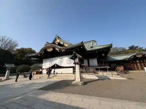 靖國神社の{uncategorized: "未分類", other: "その他", undefined: "問題あり", building: "その他建物", grave: "お墓", sacred_gate: "鳥居", guardian: "狛犬", statue: "像", buddha: "仏像", history: "歴史", nature: "自然", garden: "庭園", animal: "動物", pagoda: "塔", temizu: "手水舎", mountain_gate: "山門・神門", sanctuary: "本殿・本堂", subordinate: "末社・摂社", art: "芸術", scenery: "景色", jizo: "地蔵", ema: "絵馬", goshuin: "御朱印", omikuji: "おみくじ", items: "授与品その他", amulet: "お守り", goshuincho: "御朱印帳", eats: "食事", festival: "お祭り", votive_dance: "神楽", shichigosan: "七五三参", wedding: "結婚式", experience: "体験その他", initially: "初詣", around: "周辺", anti_infection: "感染症対策"}