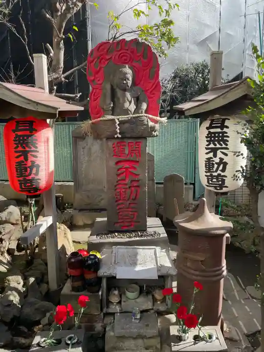 三峯神社の{uncategorized: "未分類", other: "その他", undefined: "問題あり", building: "その他建物", grave: "お墓", sacred_gate: "鳥居", guardian: "狛犬", statue: "像", buddha: "仏像", history: "歴史", nature: "自然", garden: "庭園", animal: "動物", pagoda: "塔", temizu: "手水舎", mountain_gate: "山門・神門", sanctuary: "本殿・本堂", subordinate: "末社・摂社", art: "芸術", scenery: "景色", jizo: "地蔵", ema: "絵馬", goshuin: "御朱印", omikuji: "おみくじ", items: "授与品その他", amulet: "お守り", goshuincho: "御朱印帳", eats: "食事", festival: "お祭り", votive_dance: "神楽", shichigosan: "七五三参", wedding: "結婚式", experience: "体験その他", initially: "初詣", around: "周辺", anti_infection: "感染症対策"}