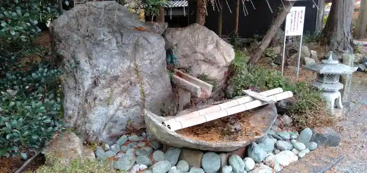 稗田野神社(薭田野神社)の手水舎