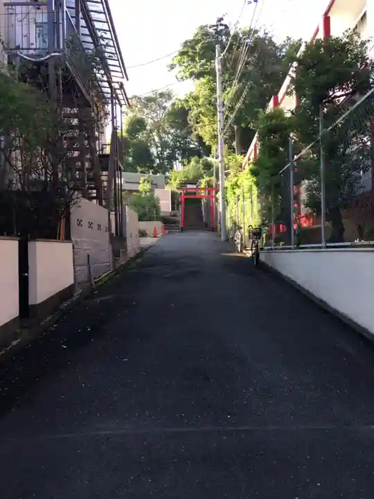 東山稲荷神社の周辺