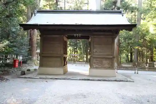 伊和神社の山門