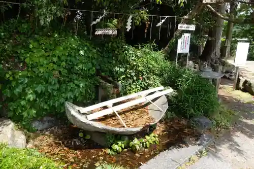 稗田野神社(薭田野神社)の庭園