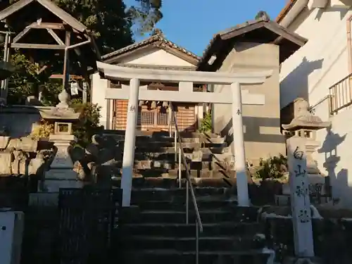 白山社の鳥居