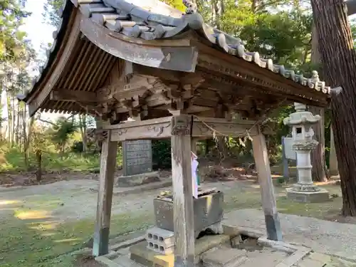 飽富神社の手水舎