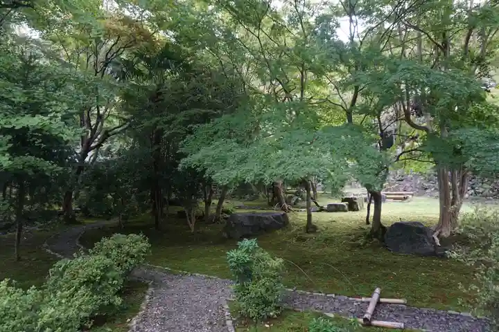 栖賢寺の庭園