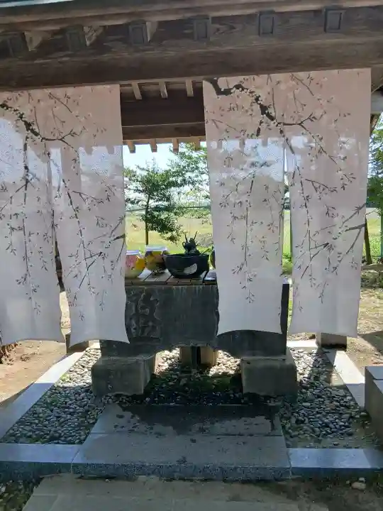 素鵞神社の{uncategorized: "未分類", other: "その他", undefined: "問題あり", building: "その他建物", grave: "お墓", sacred_gate: "鳥居", guardian: "狛犬", statue: "像", buddha: "仏像", history: "歴史", nature: "自然", garden: "庭園", animal: "動物", pagoda: "塔", temizu: "手水舎", mountain_gate: "山門・神門", sanctuary: "本殿・本堂", subordinate: "末社・摂社", art: "芸術", scenery: "景色", jizo: "地蔵", ema: "絵馬", goshuin: "御朱印", omikuji: "おみくじ", items: "授与品その他", amulet: "お守り", goshuincho: "御朱印帳", eats: "食事", festival: "お祭り", votive_dance: "神楽", shichigosan: "七五三参", wedding: "結婚式", experience: "体験その他", initially: "初詣", around: "周辺", anti_infection: "感染症対策"}