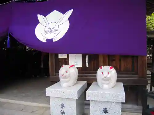 三尾神社の像