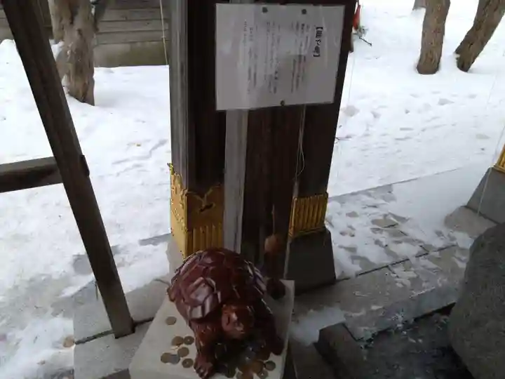 彌彦神社 (伊夜日子神社)の像