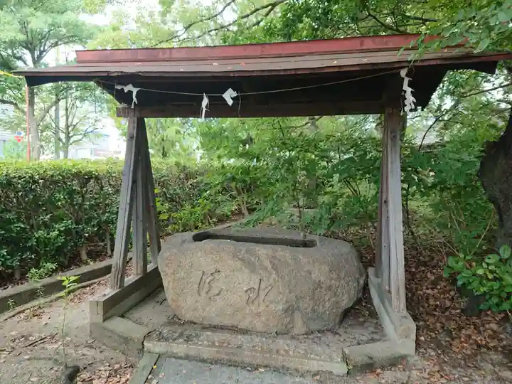 八劔社の手水舎