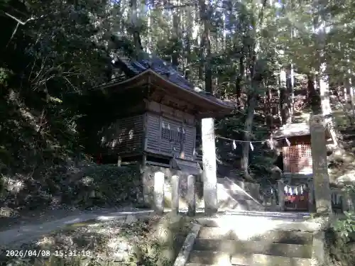 八幡神社松平東照宮の{uncategorized: "未分類", other: "その他", undefined: "問題あり", building: "その他建物", grave: "お墓", sacred_gate: "鳥居", guardian: "狛犬", statue: "像", buddha: "仏像", history: "歴史", nature: "自然", garden: "庭園", animal: "動物", pagoda: "塔", temizu: "手水舎", mountain_gate: "山門・神門", sanctuary: "本殿・本堂", subordinate: "末社・摂社", art: "芸術", scenery: "景色", jizo: "地蔵", ema: "絵馬", goshuin: "御朱印", omikuji: "おみくじ", items: "授与品その他", amulet: "お守り", goshuincho: "御朱印帳", eats: "食事", festival: "お祭り", votive_dance: "神楽", shichigosan: "七五三参", wedding: "結婚式", experience: "体験その他", initially: "初詣", around: "周辺", anti_infection: "感染症対策"}