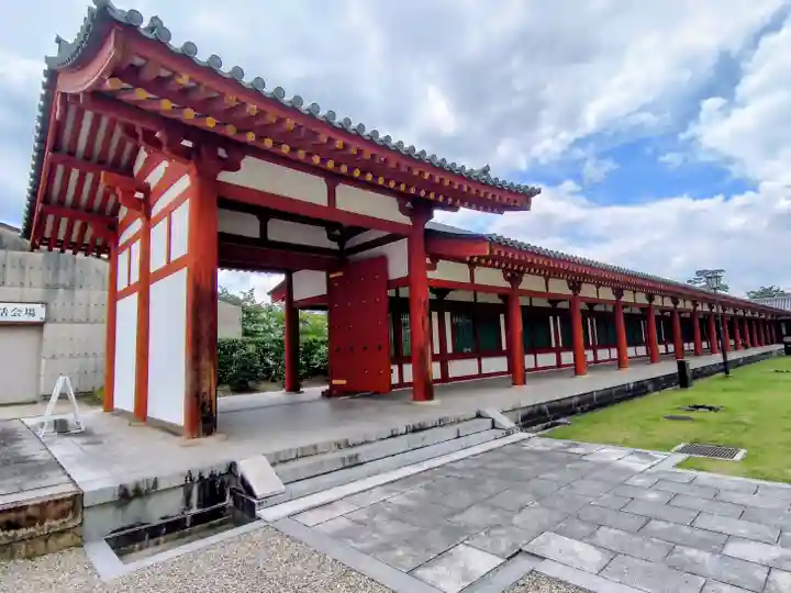 薬師寺の山門・神門
