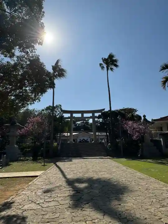 沖縄県護国神社の{uncategorized: "未分類", other: "その他", undefined: "問題あり", building: "その他建物", grave: "お墓", sacred_gate: "鳥居", guardian: "狛犬", statue: "像", buddha: "仏像", history: "歴史", nature: "自然", garden: "庭園", animal: "動物", pagoda: "塔", temizu: "手水舎", mountain_gate: "山門・神門", sanctuary: "本殿・本堂", subordinate: "末社・摂社", art: "芸術", scenery: "景色", jizo: "地蔵", ema: "絵馬", goshuin: "御朱印", omikuji: "おみくじ", items: "授与品その他", amulet: "お守り", goshuincho: "御朱印帳", eats: "食事", festival: "お祭り", votive_dance: "神楽", shichigosan: "七五三参", wedding: "結婚式", experience: "体験その他", initially: "初詣", around: "周辺", anti_infection: "感染症対策"}