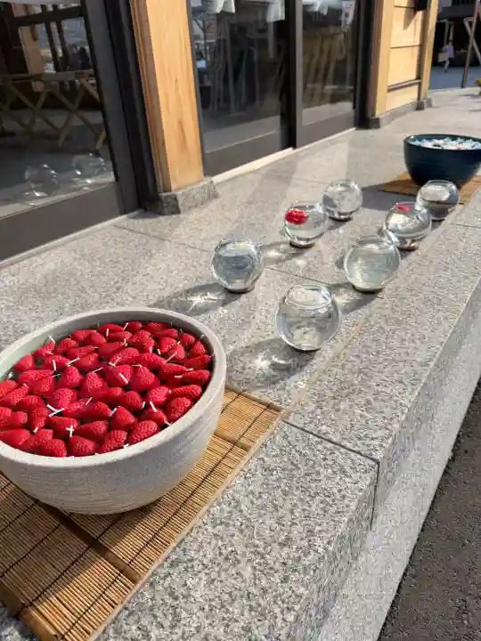 駒込妙義神社の{uncategorized: "未分類", other: "その他", undefined: "問題あり", building: "その他建物", grave: "お墓", sacred_gate: "鳥居", guardian: "狛犬", statue: "像", buddha: "仏像", history: "歴史", nature: "自然", garden: "庭園", animal: "動物", pagoda: "塔", temizu: "手水舎", mountain_gate: "山門・神門", sanctuary: "本殿・本堂", subordinate: "末社・摂社", art: "芸術", scenery: "景色", jizo: "地蔵", ema: "絵馬", goshuin: "御朱印", omikuji: "おみくじ", items: "授与品その他", amulet: "お守り", goshuincho: "御朱印帳", eats: "食事", festival: "お祭り", votive_dance: "神楽", shichigosan: "七五三参", wedding: "結婚式", experience: "体験その他", initially: "初詣", around: "周辺", anti_infection: "感染症対策"}