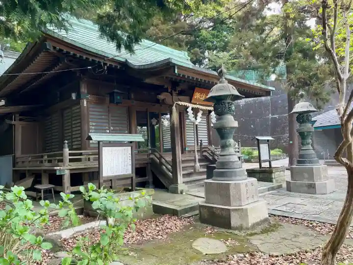 諏訪大神社の{uncategorized: "未分類", other: "その他", undefined: "問題あり", building: "その他建物", grave: "お墓", sacred_gate: "鳥居", guardian: "狛犬", statue: "像", buddha: "仏像", history: "歴史", nature: "自然", garden: "庭園", animal: "動物", pagoda: "塔", temizu: "手水舎", mountain_gate: "山門・神門", sanctuary: "本殿・本堂", subordinate: "末社・摂社", art: "芸術", scenery: "景色", jizo: "地蔵", ema: "絵馬", goshuin: "御朱印", omikuji: "おみくじ", items: "授与品その他", amulet: "お守り", goshuincho: "御朱印帳", eats: "食事", festival: "お祭り", votive_dance: "神楽", shichigosan: "七五三参", wedding: "結婚式", experience: "体験その他", initially: "初詣", around: "周辺", anti_infection: "感染症対策"}