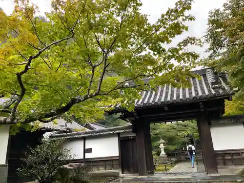 高徳庵　(最勝院）の山門