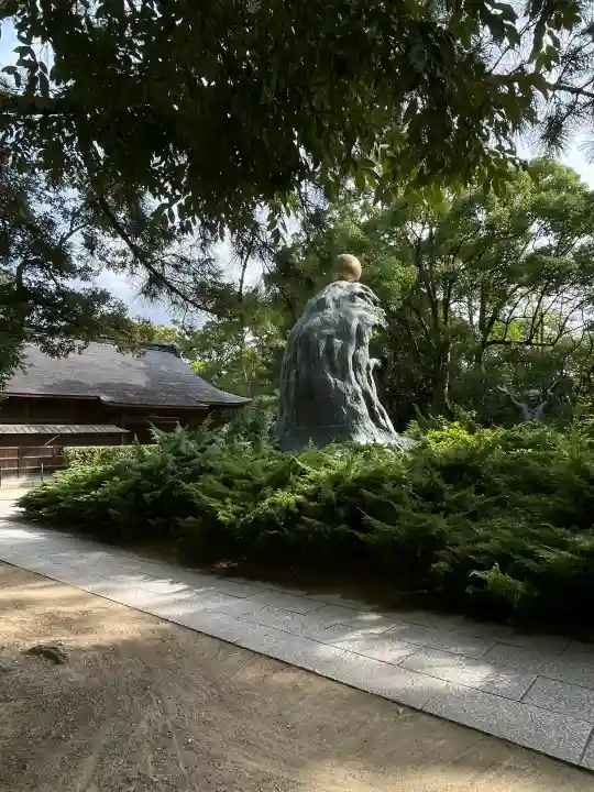 出雲大社の{uncategorized: "未分類", other: "その他", undefined: "問題あり", building: "その他建物", grave: "お墓", sacred_gate: "鳥居", guardian: "狛犬", statue: "像", buddha: "仏像", history: "歴史", nature: "自然", garden: "庭園", animal: "動物", pagoda: "塔", temizu: "手水舎", mountain_gate: "山門・神門", sanctuary: "本殿・本堂", subordinate: "末社・摂社", art: "芸術", scenery: "景色", jizo: "地蔵", ema: "絵馬", goshuin: "御朱印", omikuji: "おみくじ", items: "授与品その他", amulet: "お守り", goshuincho: "御朱印帳", eats: "食事", festival: "お祭り", votive_dance: "神楽", shichigosan: "七五三参", wedding: "結婚式", experience: "体験その他", initially: "初詣", around: "周辺", anti_infection: "感染症対策"}