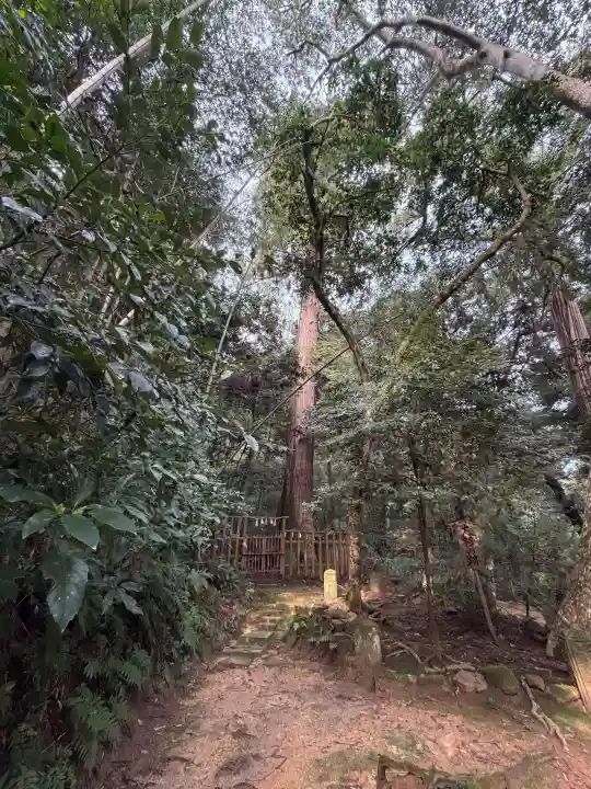 八重垣神社の{uncategorized: "未分類", other: "その他", undefined: "問題あり", building: "その他建物", grave: "お墓", sacred_gate: "鳥居", guardian: "狛犬", statue: "像", buddha: "仏像", history: "歴史", nature: "自然", garden: "庭園", animal: "動物", pagoda: "塔", temizu: "手水舎", mountain_gate: "山門・神門", sanctuary: "本殿・本堂", subordinate: "末社・摂社", art: "芸術", scenery: "景色", jizo: "地蔵", ema: "絵馬", goshuin: "御朱印", omikuji: "おみくじ", items: "授与品その他", amulet: "お守り", goshuincho: "御朱印帳", eats: "食事", festival: "お祭り", votive_dance: "神楽", shichigosan: "七五三参", wedding: "結婚式", experience: "体験その他", initially: "初詣", around: "周辺", anti_infection: "感染症対策"}