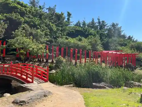 高山稲荷神社の庭園