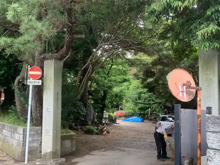 法華経寺奥之院の{uncategorized: "未分類", other: "その他", undefined: "問題あり", building: "その他建物", grave: "お墓", sacred_gate: "鳥居", guardian: "狛犬", statue: "像", buddha: "仏像", history: "歴史", nature: "自然", garden: "庭園", animal: "動物", pagoda: "塔", temizu: "手水舎", mountain_gate: "山門・神門", sanctuary: "本殿・本堂", subordinate: "末社・摂社", art: "芸術", scenery: "景色", jizo: "地蔵", ema: "絵馬", goshuin: "御朱印", omikuji: "おみくじ", items: "授与品その他", amulet: "お守り", goshuincho: "御朱印帳", eats: "食事", festival: "お祭り", votive_dance: "神楽", shichigosan: "七五三参", wedding: "結婚式", experience: "体験その他", initially: "初詣", around: "周辺", anti_infection: "感染症対策"}