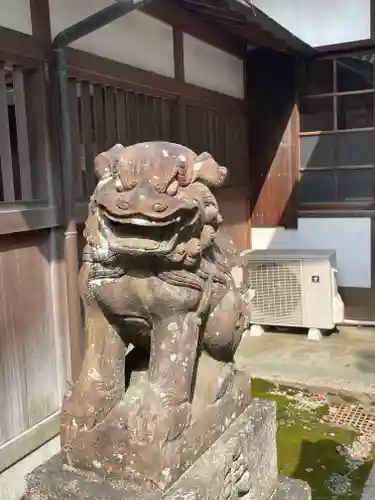 泉穴師神社の狛犬