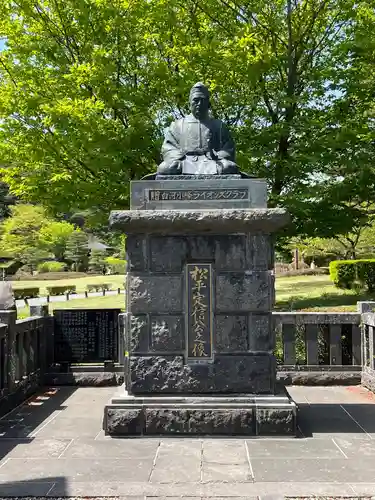 南湖神社の像