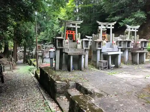 伏見稲荷大社　御膳谷奉拝所の末社・摂社