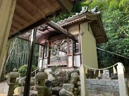 太神社の{uncategorized: "未分類", other: "その他", undefined: "問題あり", building: "その他建物", grave: "お墓", sacred_gate: "鳥居", guardian: "狛犬", statue: "像", buddha: "仏像", history: "歴史", nature: "自然", garden: "庭園", animal: "動物", pagoda: "塔", temizu: "手水舎", mountain_gate: "山門・神門", sanctuary: "本殿・本堂", subordinate: "末社・摂社", art: "芸術", scenery: "景色", jizo: "地蔵", ema: "絵馬", goshuin: "御朱印", omikuji: "おみくじ", items: "授与品その他", amulet: "お守り", goshuincho: "御朱印帳", eats: "食事", festival: "お祭り", votive_dance: "神楽", shichigosan: "七五三参", wedding: "結婚式", experience: "体験その他", initially: "初詣", around: "周辺", anti_infection: "感染症対策"}