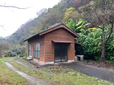 秀東寺の本殿・本堂