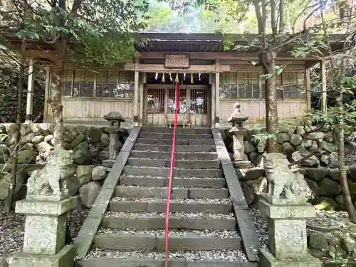 幡須神社の{uncategorized: "未分類", other: "その他", undefined: "問題あり", building: "その他建物", grave: "お墓", sacred_gate: "鳥居", guardian: "狛犬", statue: "像", buddha: "仏像", history: "歴史", nature: "自然", garden: "庭園", animal: "動物", pagoda: "塔", temizu: "手水舎", mountain_gate: "山門・神門", sanctuary: "本殿・本堂", subordinate: "末社・摂社", art: "芸術", scenery: "景色", jizo: "地蔵", ema: "絵馬", goshuin: "御朱印", omikuji: "おみくじ", items: "授与品その他", amulet: "お守り", goshuincho: "御朱印帳", eats: "食事", festival: "お祭り", votive_dance: "神楽", shichigosan: "七五三参", wedding: "結婚式", experience: "体験その他", initially: "初詣", around: "周辺", anti_infection: "感染症対策"}