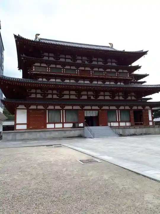 薬師寺の本殿・本堂