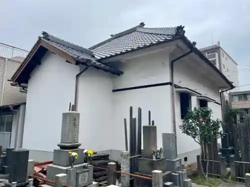 本光寺の{uncategorized: "未分類", other: "その他", undefined: "問題あり", building: "その他建物", grave: "お墓", sacred_gate: "鳥居", guardian: "狛犬", statue: "像", buddha: "仏像", history: "歴史", nature: "自然", garden: "庭園", animal: "動物", pagoda: "塔", temizu: "手水舎", mountain_gate: "山門・神門", sanctuary: "本殿・本堂", subordinate: "末社・摂社", art: "芸術", scenery: "景色", jizo: "地蔵", ema: "絵馬", goshuin: "御朱印", omikuji: "おみくじ", items: "授与品その他", amulet: "お守り", goshuincho: "御朱印帳", eats: "食事", festival: "お祭り", votive_dance: "神楽", shichigosan: "七五三参", wedding: "結婚式", experience: "体験その他", initially: "初詣", around: "周辺", anti_infection: "感染症対策"}