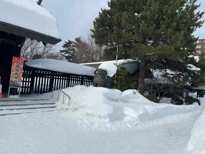札幌護國神社の{uncategorized: "未分類", other: "その他", undefined: "問題あり", building: "その他建物", grave: "お墓", sacred_gate: "鳥居", guardian: "狛犬", statue: "像", buddha: "仏像", history: "歴史", nature: "自然", garden: "庭園", animal: "動物", pagoda: "塔", temizu: "手水舎", mountain_gate: "山門・神門", sanctuary: "本殿・本堂", subordinate: "末社・摂社", art: "芸術", scenery: "景色", jizo: "地蔵", ema: "絵馬", goshuin: "御朱印", omikuji: "おみくじ", items: "授与品その他", amulet: "お守り", goshuincho: "御朱印帳", eats: "食事", festival: "お祭り", votive_dance: "神楽", shichigosan: "七五三参", wedding: "結婚式", experience: "体験その他", initially: "初詣", around: "周辺", anti_infection: "感染症対策"}
