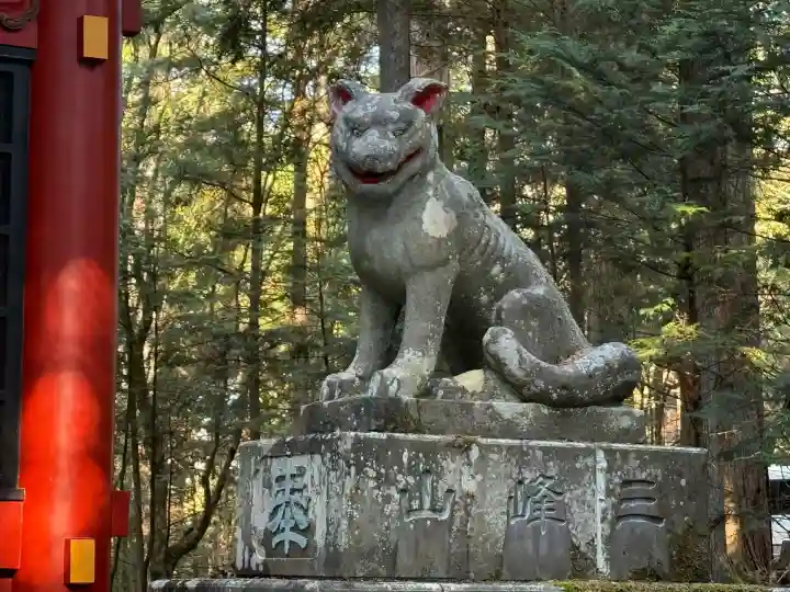 三峯神社の{uncategorized: "未分類", other: "その他", undefined: "問題あり", building: "その他建物", grave: "お墓", sacred_gate: "鳥居", guardian: "狛犬", statue: "像", buddha: "仏像", history: "歴史", nature: "自然", garden: "庭園", animal: "動物", pagoda: "塔", temizu: "手水舎", mountain_gate: "山門・神門", sanctuary: "本殿・本堂", subordinate: "末社・摂社", art: "芸術", scenery: "景色", jizo: "地蔵", ema: "絵馬", goshuin: "御朱印", omikuji: "おみくじ", items: "授与品その他", amulet: "お守り", goshuincho: "御朱印帳", eats: "食事", festival: "お祭り", votive_dance: "神楽", shichigosan: "七五三参", wedding: "結婚式", experience: "体験その他", initially: "初詣", around: "周辺", anti_infection: "感染症対策"}