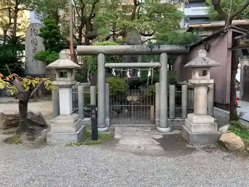 難波八阪神社の鳥居