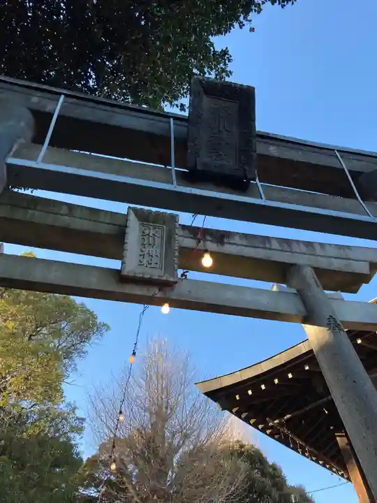 上高田氷川神社の鳥居