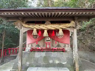 三社神社の{uncategorized: "未分類", other: "その他", undefined: "問題あり", building: "その他建物", grave: "お墓", sacred_gate: "鳥居", guardian: "狛犬", statue: "像", buddha: "仏像", history: "歴史", nature: "自然", garden: "庭園", animal: "動物", pagoda: "塔", temizu: "手水舎", mountain_gate: "山門・神門", sanctuary: "本殿・本堂", subordinate: "末社・摂社", art: "芸術", scenery: "景色", jizo: "地蔵", ema: "絵馬", goshuin: "御朱印", omikuji: "おみくじ", items: "授与品その他", amulet: "お守り", goshuincho: "御朱印帳", eats: "食事", festival: "お祭り", votive_dance: "神楽", shichigosan: "七五三参", wedding: "結婚式", experience: "体験その他", initially: "初詣", around: "周辺", anti_infection: "感染症対策"}