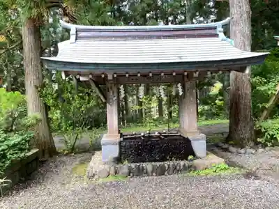 真山神社の手水舎