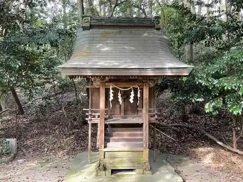 主人神社の本殿