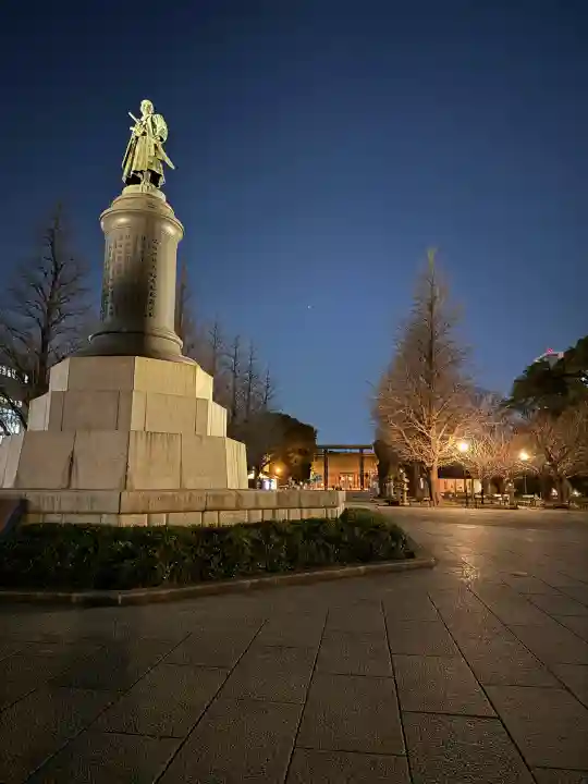 靖國神社の{uncategorized: "未分類", other: "その他", undefined: "問題あり", building: "その他建物", grave: "お墓", sacred_gate: "鳥居", guardian: "狛犬", statue: "像", buddha: "仏像", history: "歴史", nature: "自然", garden: "庭園", animal: "動物", pagoda: "塔", temizu: "手水舎", mountain_gate: "山門・神門", sanctuary: "本殿・本堂", subordinate: "末社・摂社", art: "芸術", scenery: "景色", jizo: "地蔵", ema: "絵馬", goshuin: "御朱印", omikuji: "おみくじ", items: "授与品その他", amulet: "お守り", goshuincho: "御朱印帳", eats: "食事", festival: "お祭り", votive_dance: "神楽", shichigosan: "七五三参", wedding: "結婚式", experience: "体験その他", initially: "初詣", around: "周辺", anti_infection: "感染症対策"}